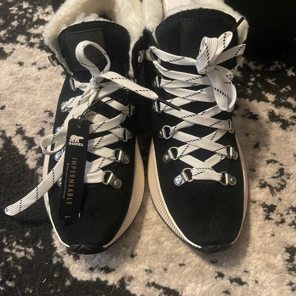 NEW Sorel waterproof boots - Picture 3 of 6